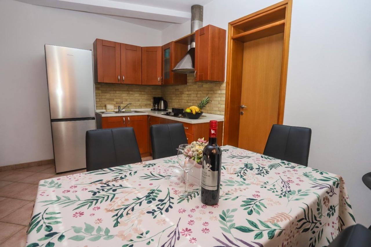 Apartment Nina With Private Pool Nova Vas  外观 照片