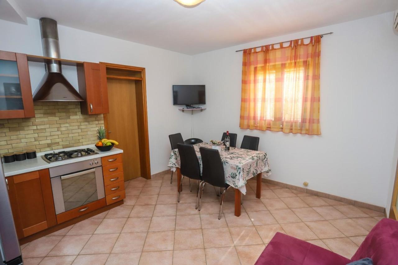 Apartment Nina With Private Pool Nova Vas  外观 照片