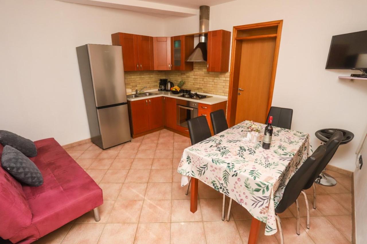 Apartment Nina With Private Pool Nova Vas  外观 照片