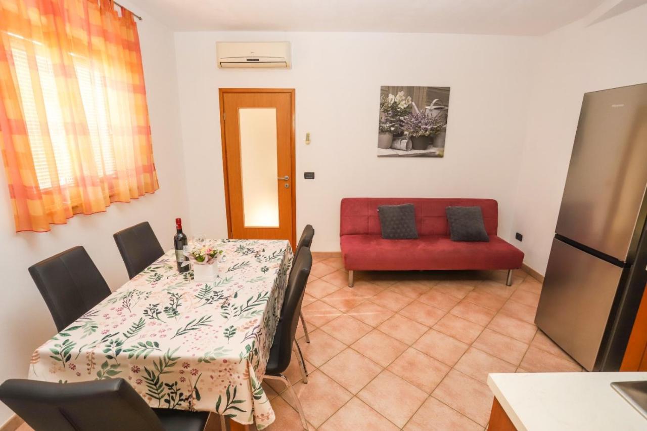 Apartment Nina With Private Pool Nova Vas  外观 照片