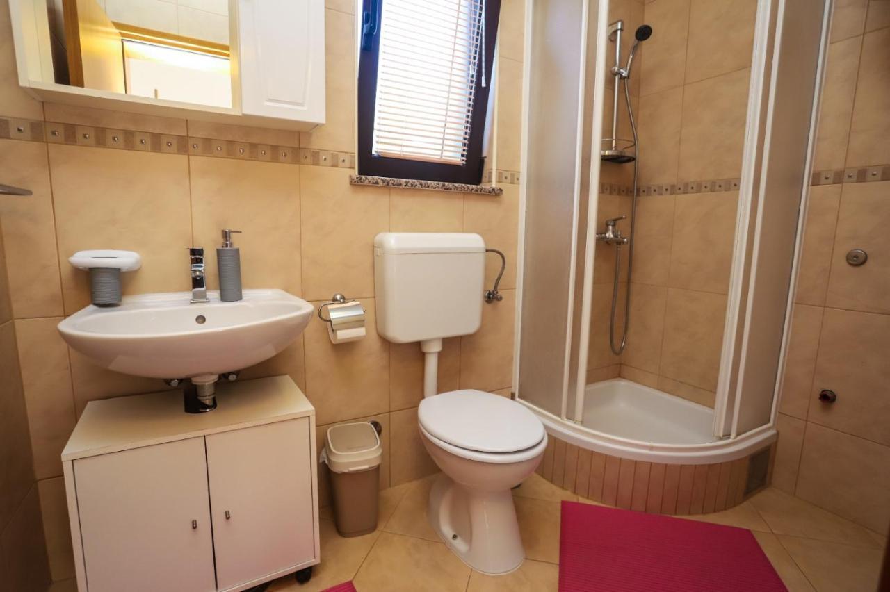 Apartment Nina With Private Pool Nova Vas  外观 照片