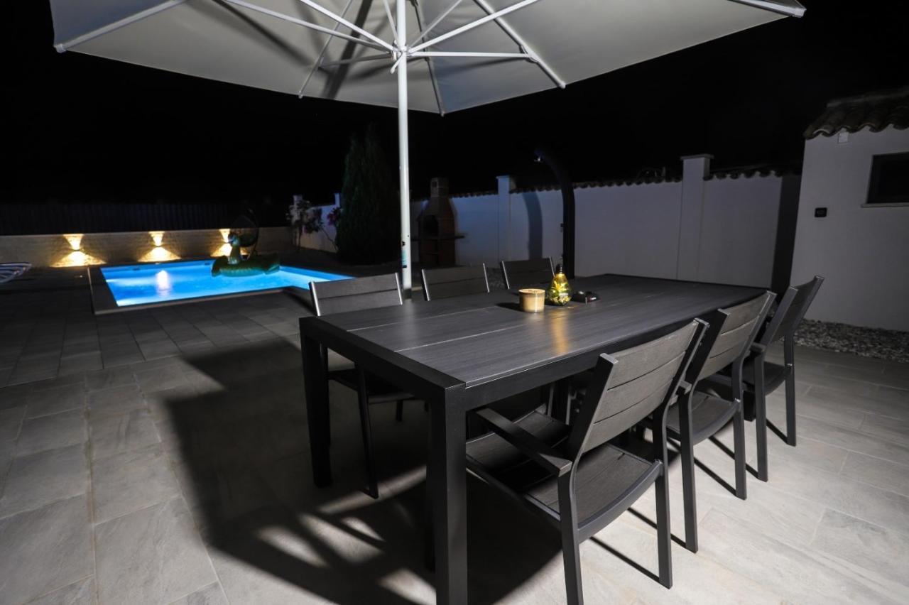 Apartment Nina With Private Pool Nova Vas  外观 照片