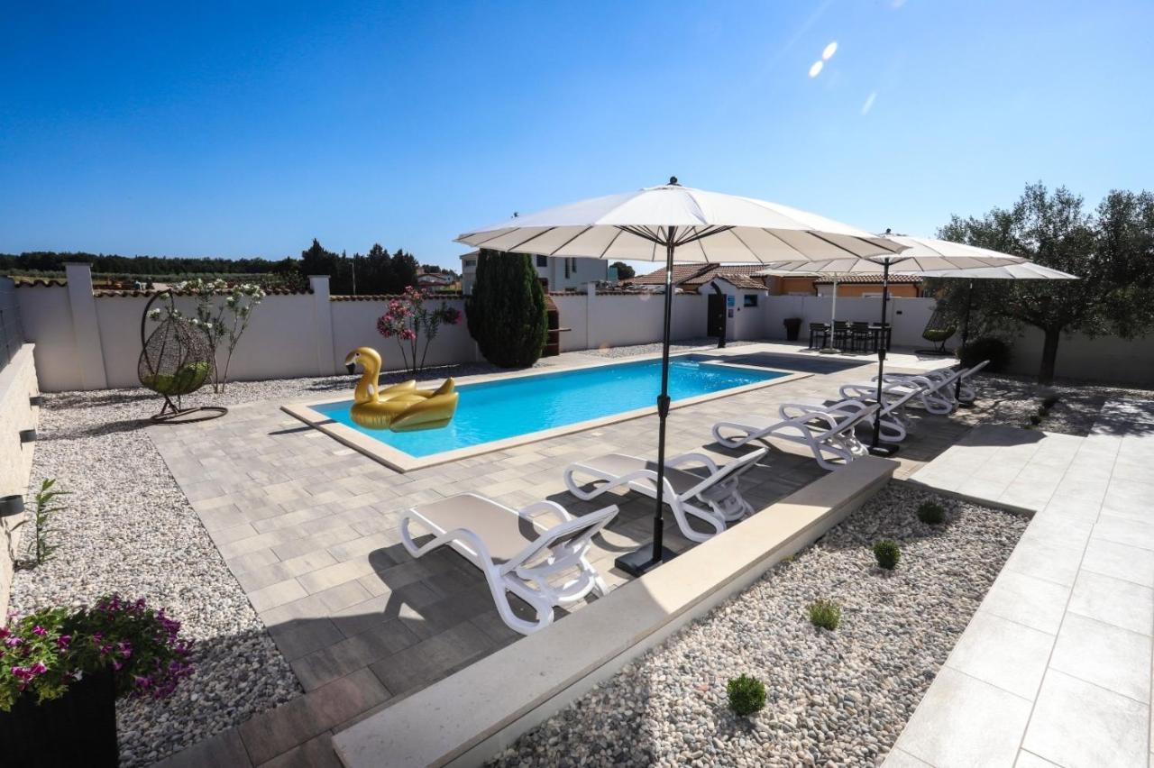 Apartment Nina With Private Pool Nova Vas  外观 照片