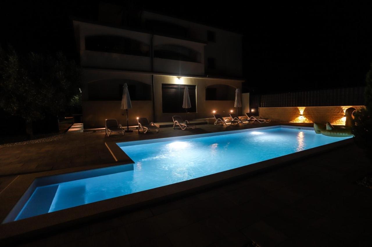 Apartment Nina With Private Pool Nova Vas  外观 照片