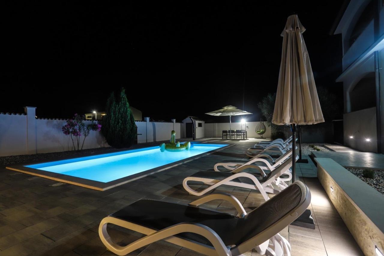 Apartment Nina With Private Pool Nova Vas  外观 照片