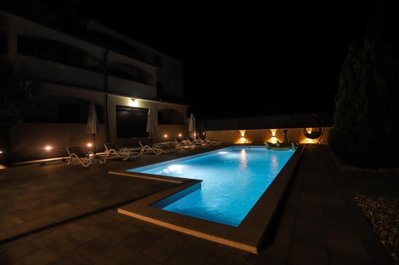 Apartment Nina With Private Pool Nova Vas  外观 照片