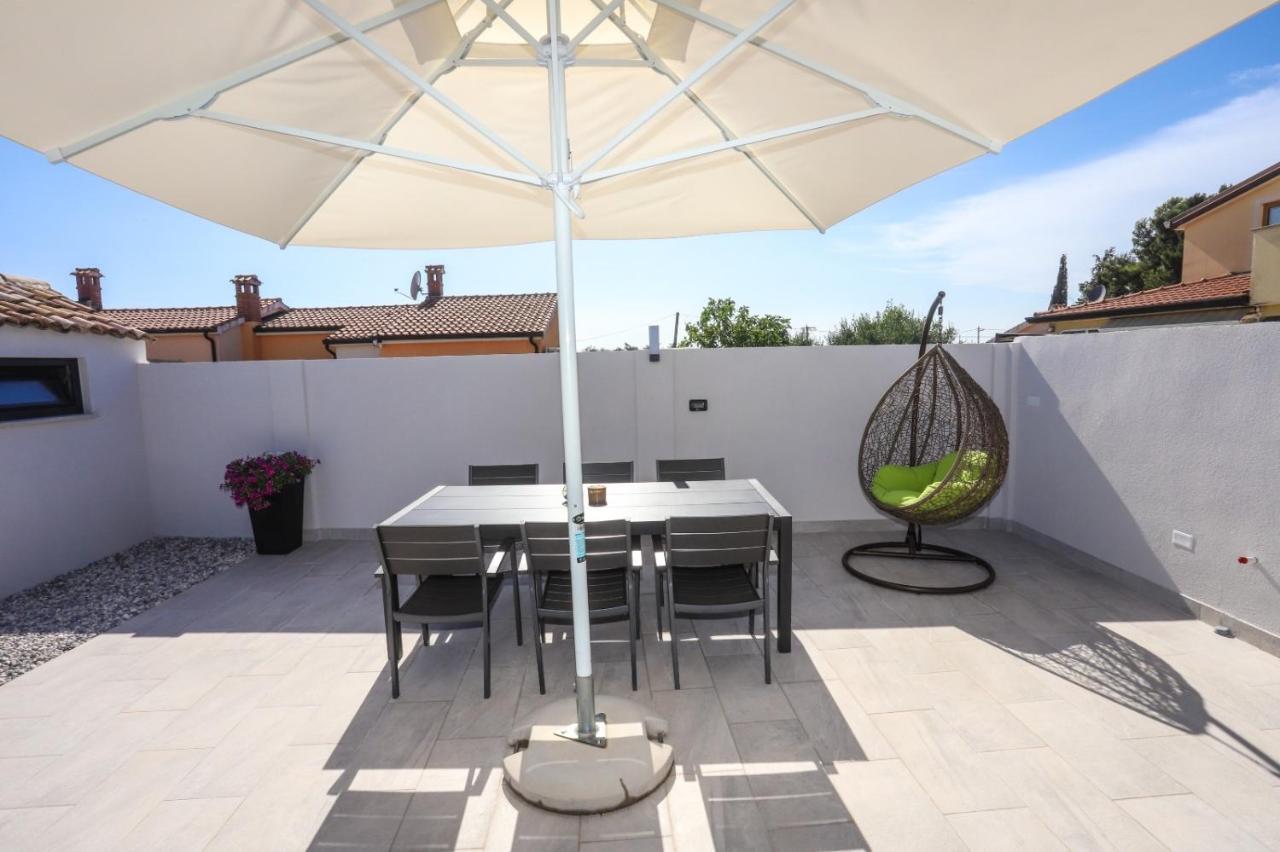 Apartment Nina With Private Pool Nova Vas  外观 照片
