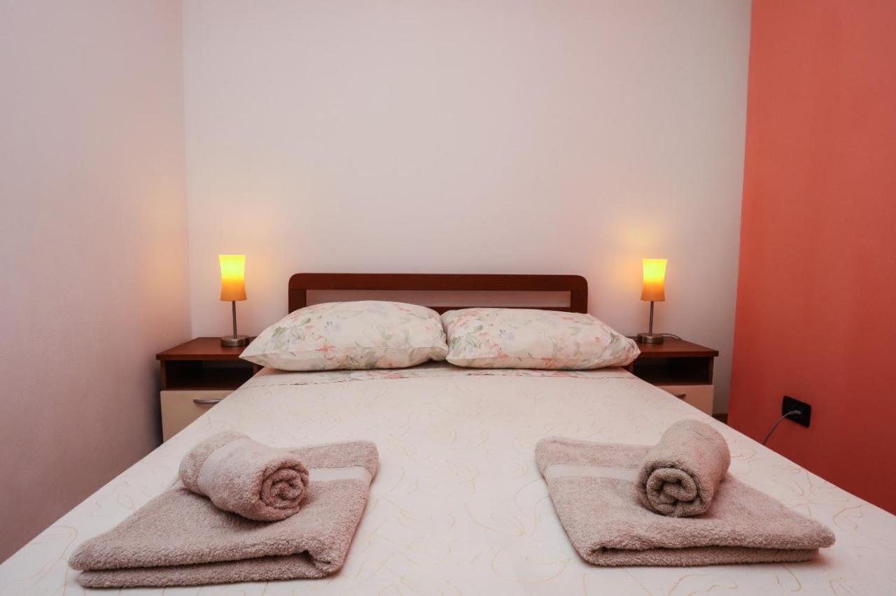 Apartment Nina With Private Pool Nova Vas  外观 照片